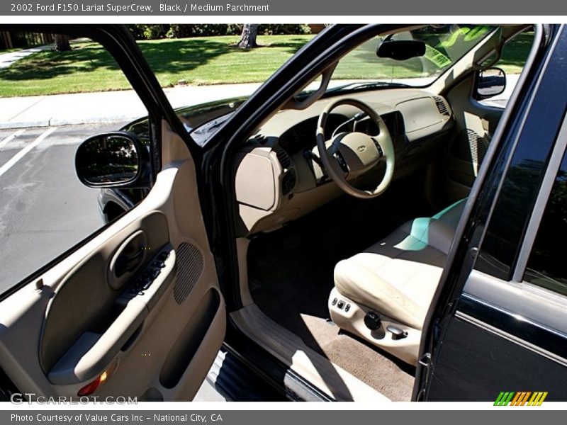 Black / Medium Parchment 2002 Ford F150 Lariat SuperCrew