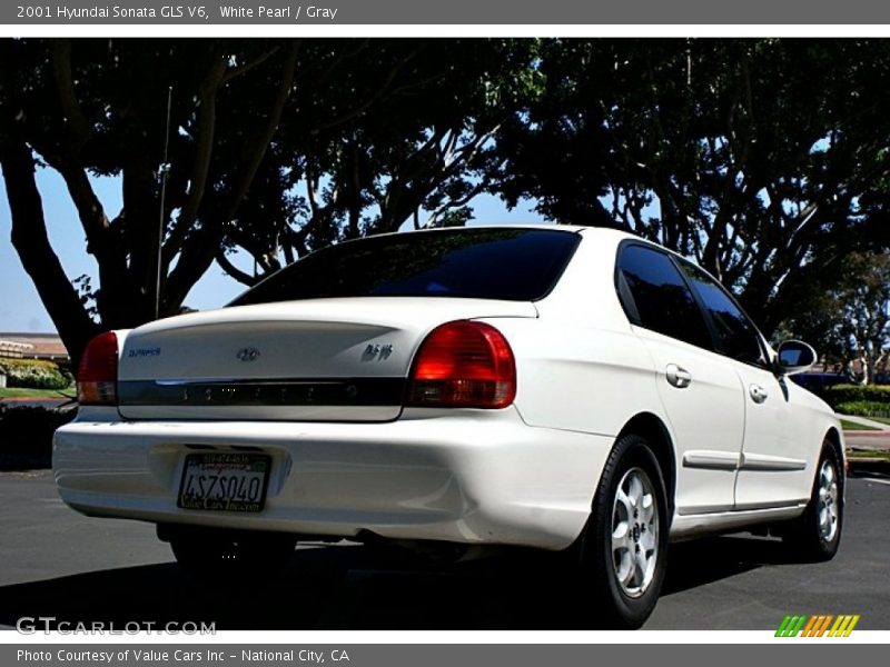 White Pearl / Gray 2001 Hyundai Sonata GLS V6