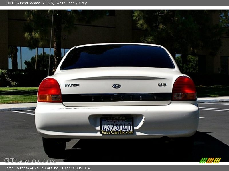 White Pearl / Gray 2001 Hyundai Sonata GLS V6