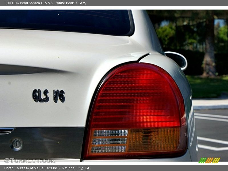 White Pearl / Gray 2001 Hyundai Sonata GLS V6