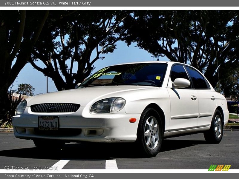 White Pearl / Gray 2001 Hyundai Sonata GLS V6