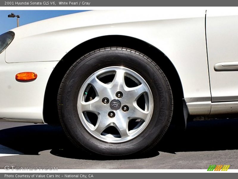 White Pearl / Gray 2001 Hyundai Sonata GLS V6