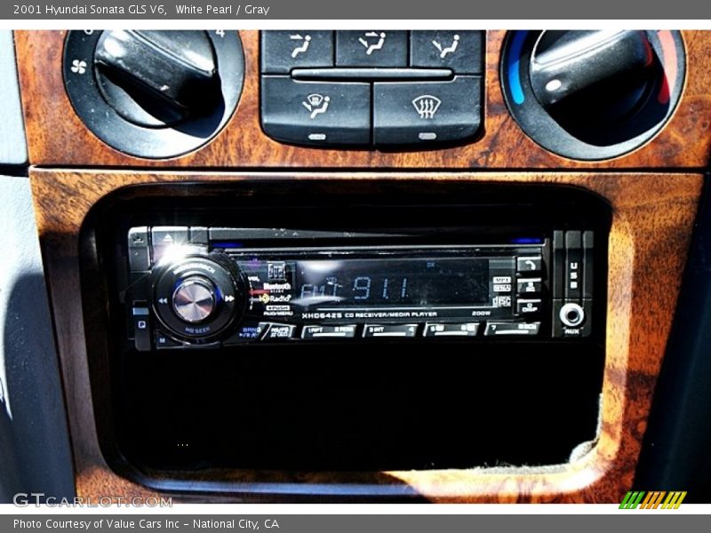 White Pearl / Gray 2001 Hyundai Sonata GLS V6