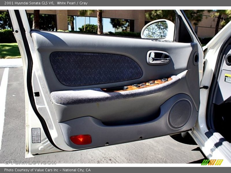 White Pearl / Gray 2001 Hyundai Sonata GLS V6