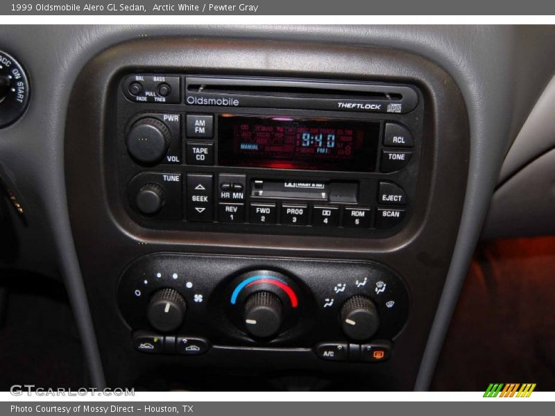 Arctic White / Pewter Gray 1999 Oldsmobile Alero GL Sedan