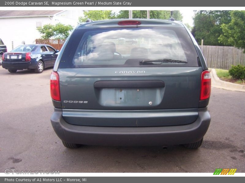 Magnesium Green Pearl / Medium Slate Gray 2006 Dodge Caravan SE