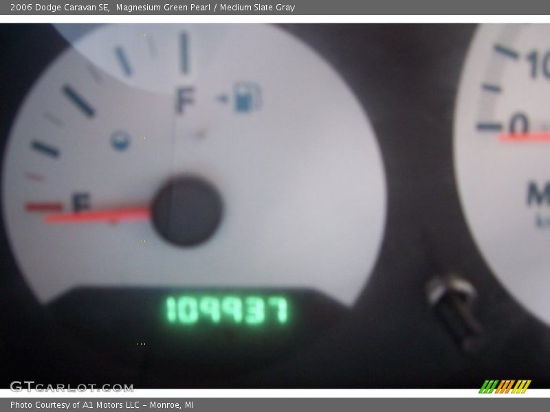 Magnesium Green Pearl / Medium Slate Gray 2006 Dodge Caravan SE