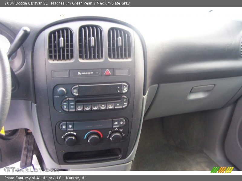 Magnesium Green Pearl / Medium Slate Gray 2006 Dodge Caravan SE