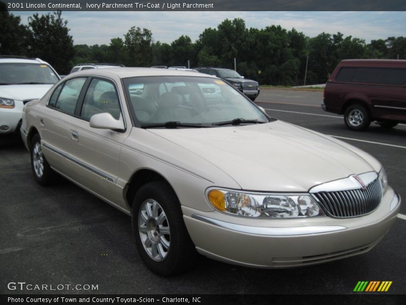 Ivory Parchment Tri-Coat / Light Parchment 2001 Lincoln Continental