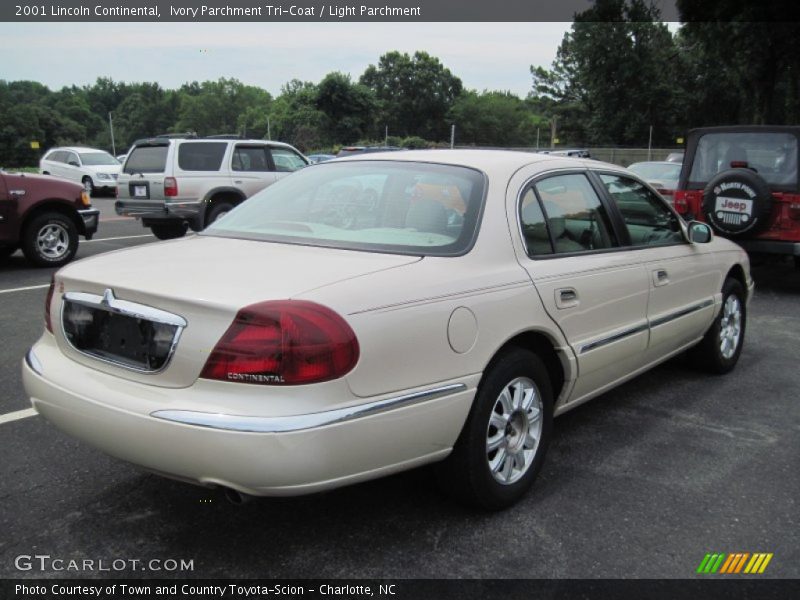 Ivory Parchment Tri-Coat / Light Parchment 2001 Lincoln Continental