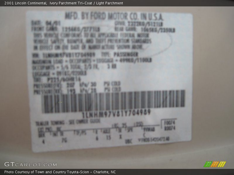 Ivory Parchment Tri-Coat / Light Parchment 2001 Lincoln Continental