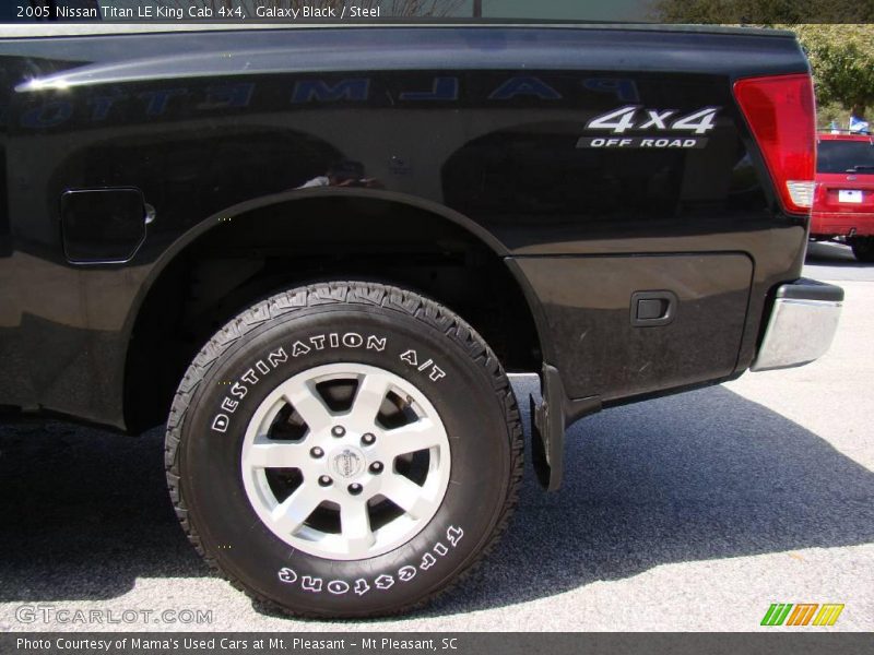 Galaxy Black / Steel 2005 Nissan Titan LE King Cab 4x4