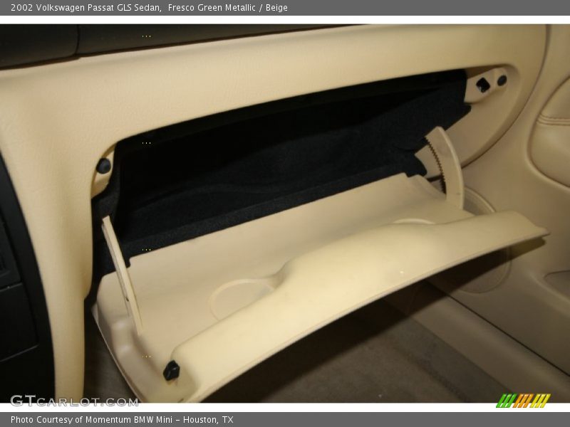 Fresco Green Metallic / Beige 2002 Volkswagen Passat GLS Sedan