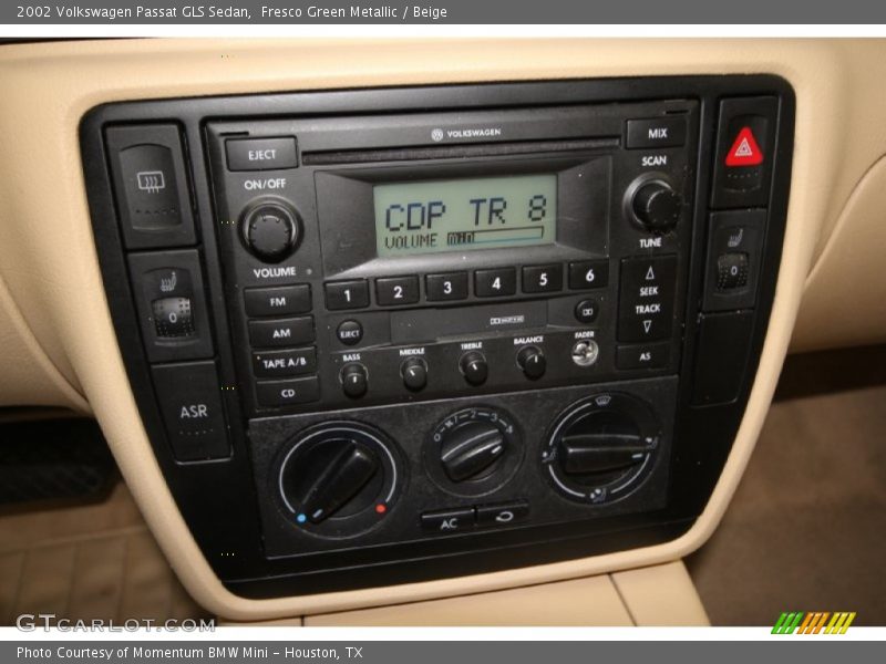 Fresco Green Metallic / Beige 2002 Volkswagen Passat GLS Sedan