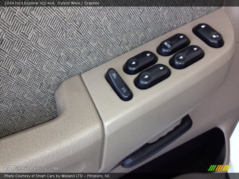 Oxford White / Graphite 2004 Ford Explorer XLS 4x4