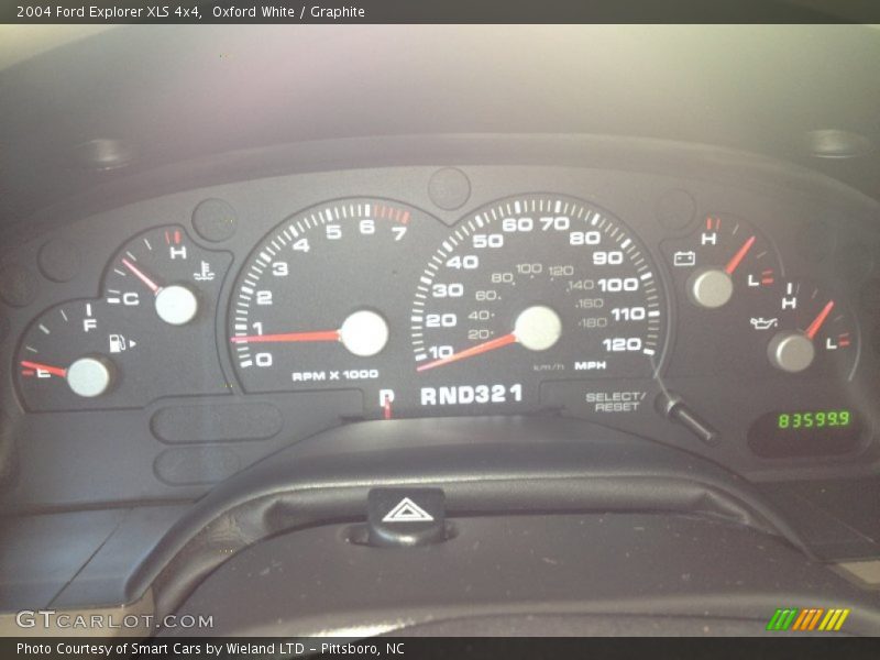Oxford White / Graphite 2004 Ford Explorer XLS 4x4