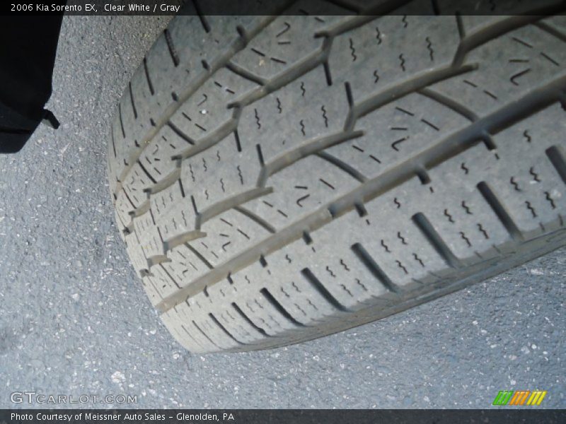 Clear White / Gray 2006 Kia Sorento EX