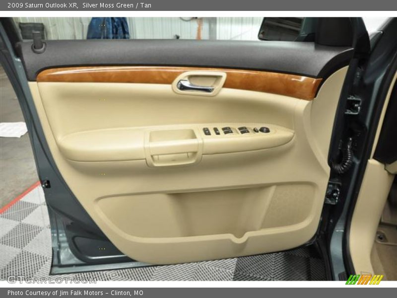 Silver Moss Green / Tan 2009 Saturn Outlook XR