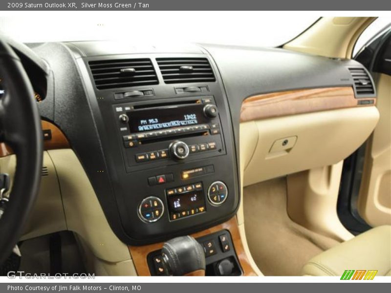 Silver Moss Green / Tan 2009 Saturn Outlook XR