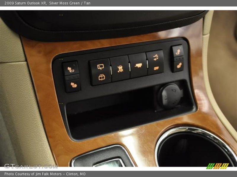 Silver Moss Green / Tan 2009 Saturn Outlook XR
