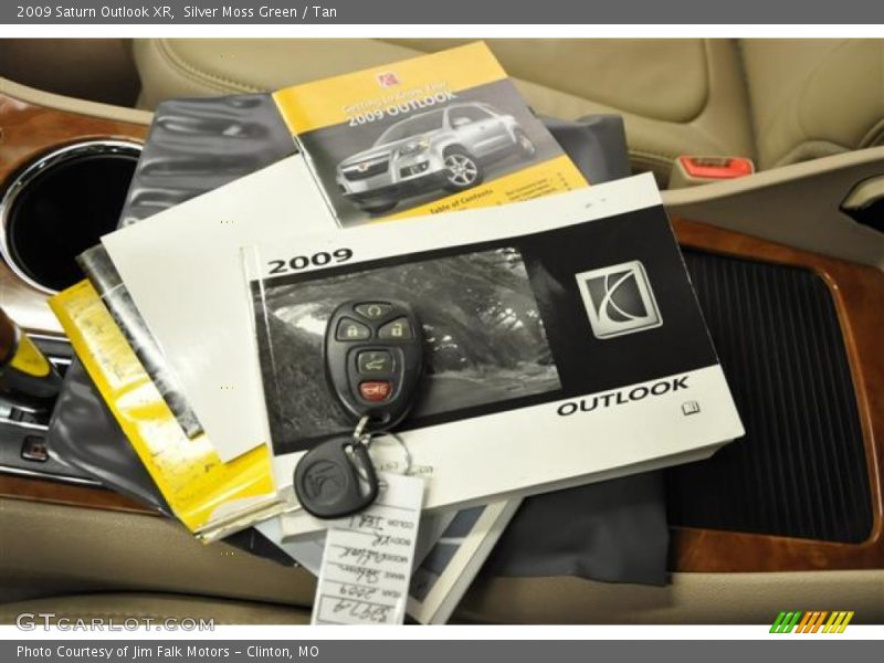 Silver Moss Green / Tan 2009 Saturn Outlook XR