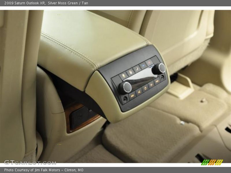 Silver Moss Green / Tan 2009 Saturn Outlook XR