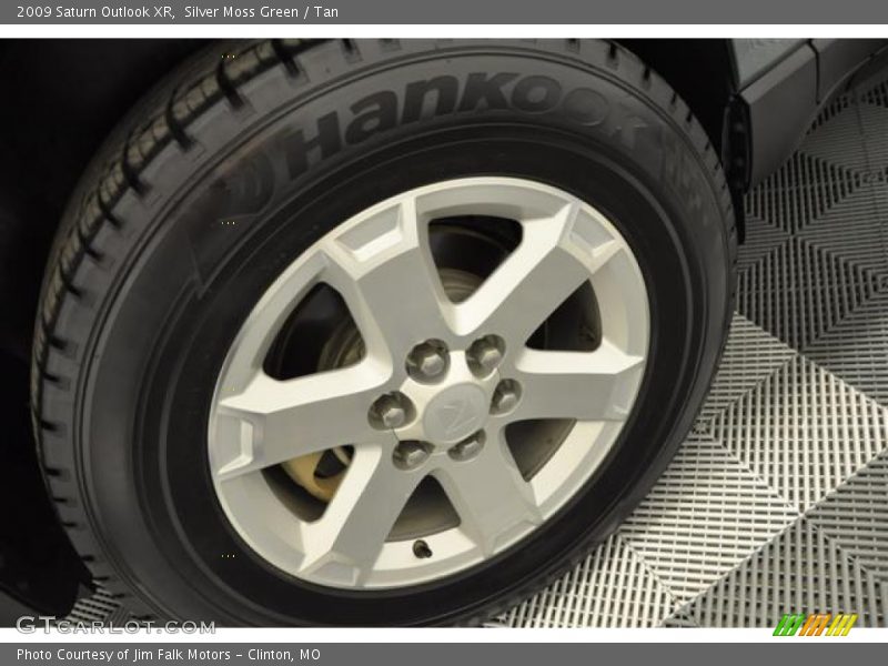 Silver Moss Green / Tan 2009 Saturn Outlook XR