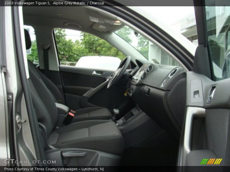 Alpine Grey Metallic / Charcoal 2009 Volkswagen Tiguan S