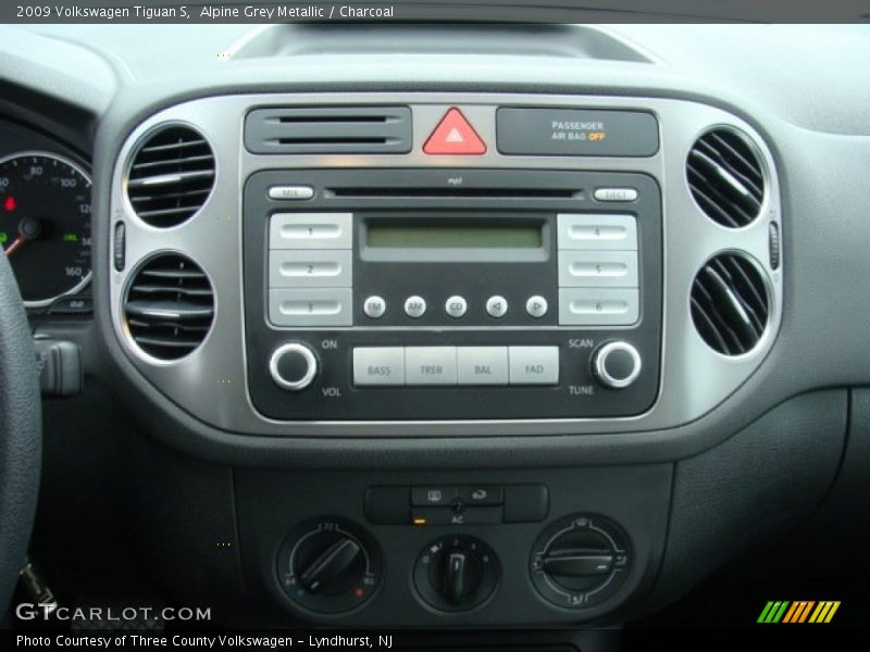 Alpine Grey Metallic / Charcoal 2009 Volkswagen Tiguan S