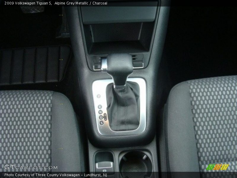 Alpine Grey Metallic / Charcoal 2009 Volkswagen Tiguan S