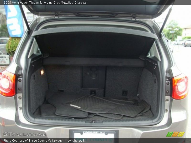 Alpine Grey Metallic / Charcoal 2009 Volkswagen Tiguan S