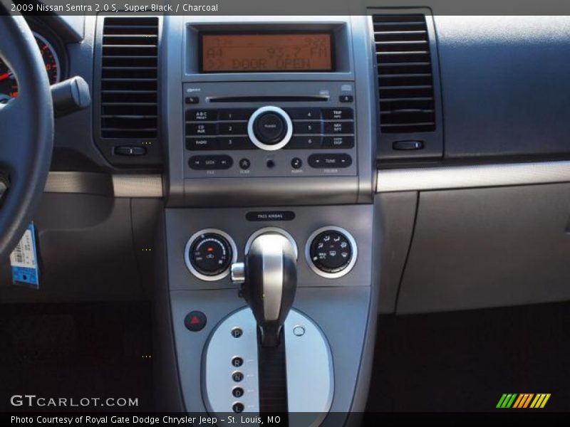 Super Black / Charcoal 2009 Nissan Sentra 2.0 S