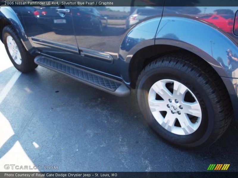 Silverton Blue Pearl / Graphite 2006 Nissan Pathfinder LE 4x4