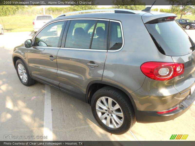 Alpine Grey Metallic / Charcoal 2009 Volkswagen Tiguan SEL