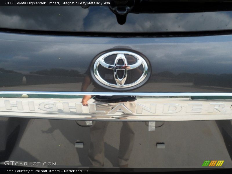 Magnetic Gray Metallic / Ash 2012 Toyota Highlander Limited