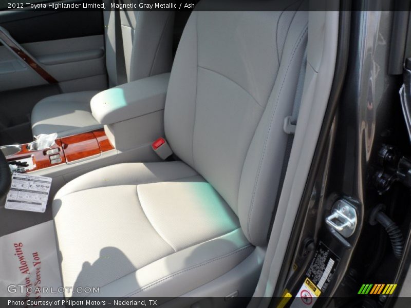 Magnetic Gray Metallic / Ash 2012 Toyota Highlander Limited