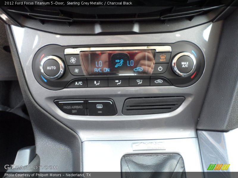 Controls of 2012 Focus Titanium 5-Door