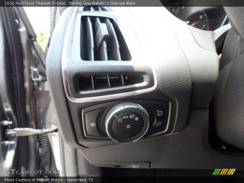 Controls of 2012 Focus Titanium 5-Door