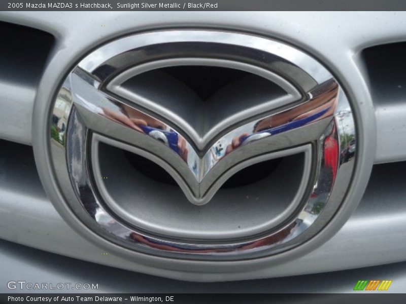 Sunlight Silver Metallic / Black/Red 2005 Mazda MAZDA3 s Hatchback