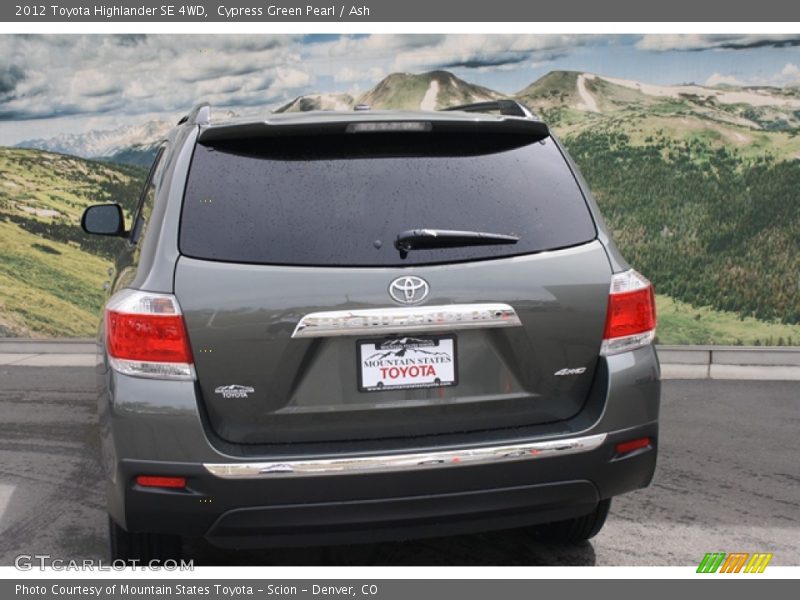 Cypress Green Pearl / Ash 2012 Toyota Highlander SE 4WD