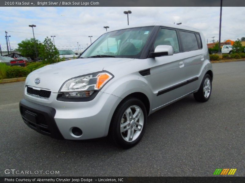 Front 3/4 View of 2010 Soul +