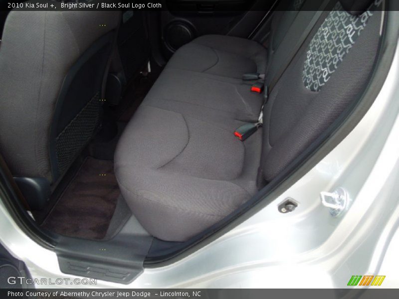 Bright Silver / Black Soul Logo Cloth 2010 Kia Soul +