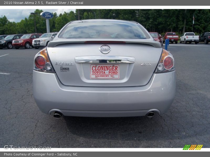 Radiant Silver / Charcoal 2010 Nissan Altima 2.5 S