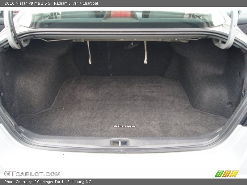 Radiant Silver / Charcoal 2010 Nissan Altima 2.5 S