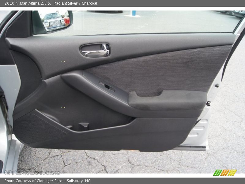 Radiant Silver / Charcoal 2010 Nissan Altima 2.5 S