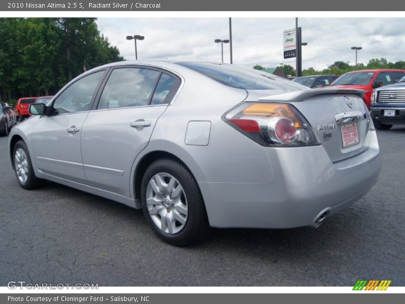 Radiant Silver / Charcoal 2010 Nissan Altima 2.5 S