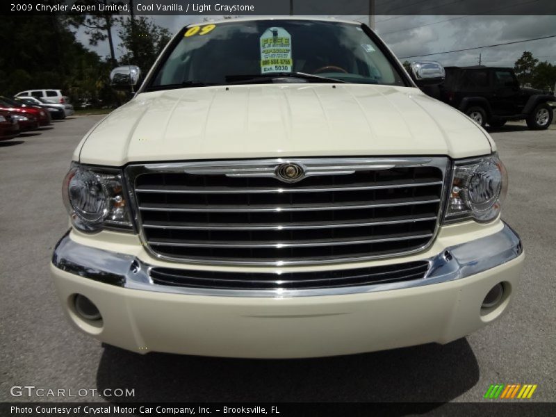 Cool Vanilla / Light Graystone 2009 Chrysler Aspen Limited