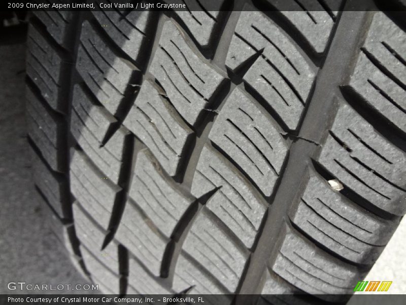 Cool Vanilla / Light Graystone 2009 Chrysler Aspen Limited