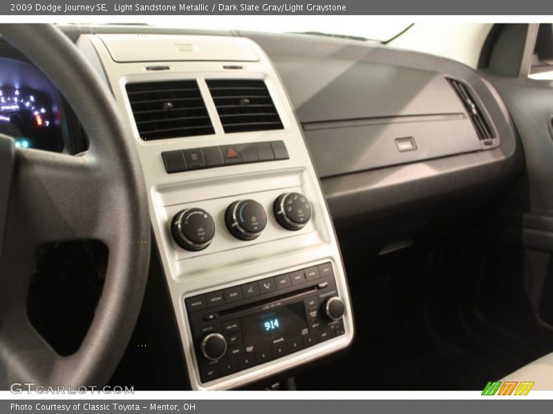 Light Sandstone Metallic / Dark Slate Gray/Light Graystone 2009 Dodge Journey SE