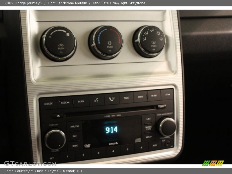 Light Sandstone Metallic / Dark Slate Gray/Light Graystone 2009 Dodge Journey SE